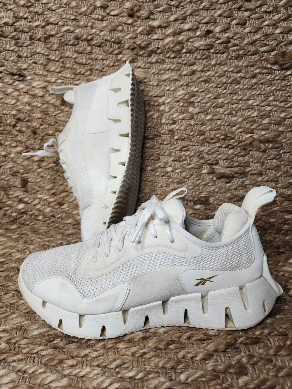 Reebok Zig Dynamica CL Women's 9 Sneakers Running Tennis Shoes Chalk White
